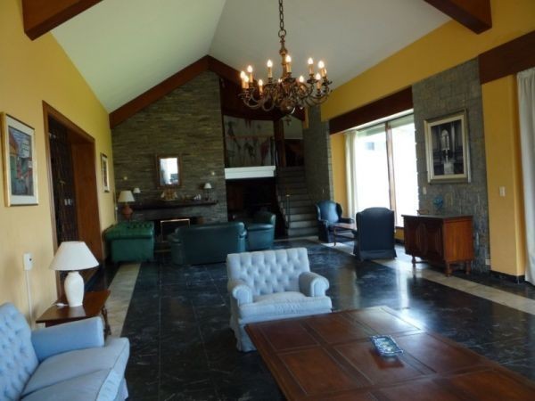 Importante casa en venta frente al mar, vistas increíbles a toda la Bahia.